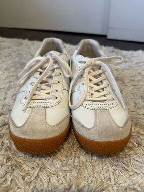 Gola Women's White and Gum Classic Sneakers